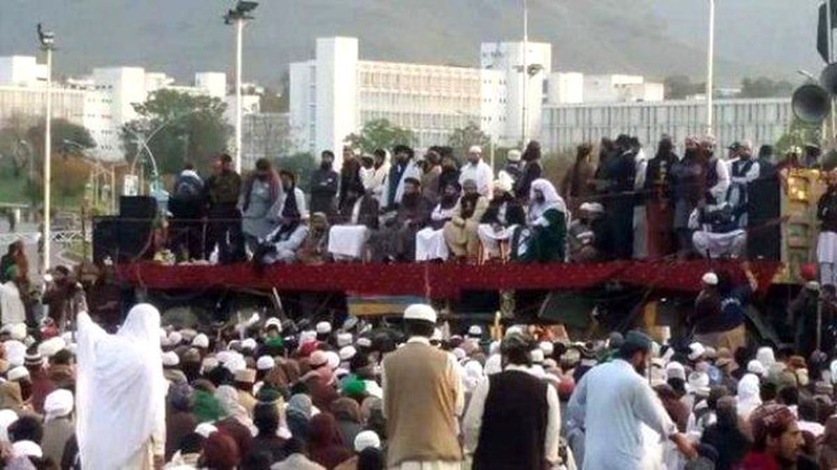 Pakistan\'da Protestolar Büyüyor