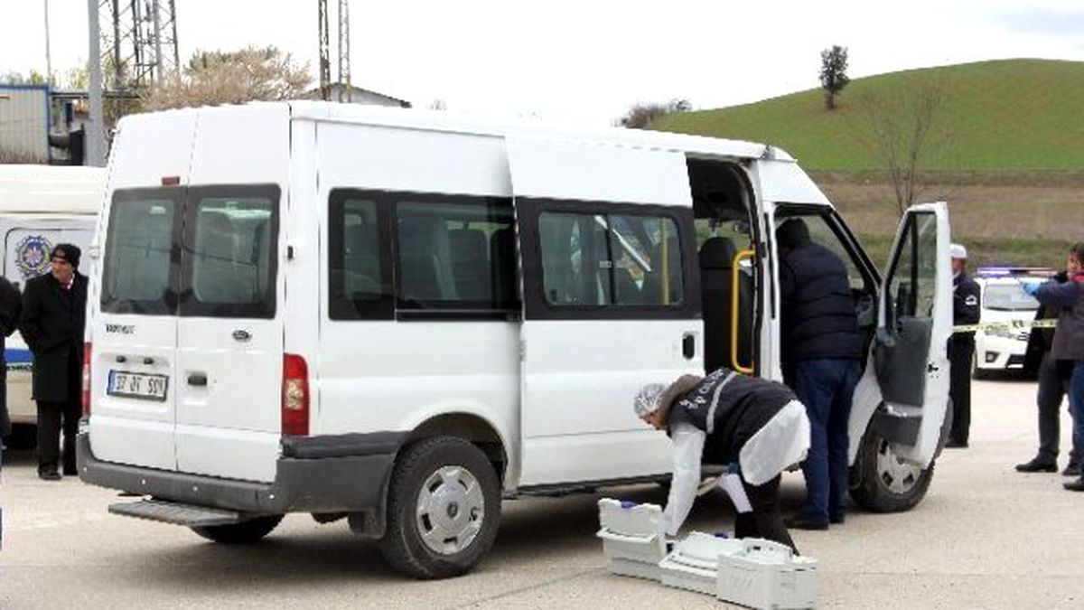 Polis Memuru Minibüste İntihar Etti