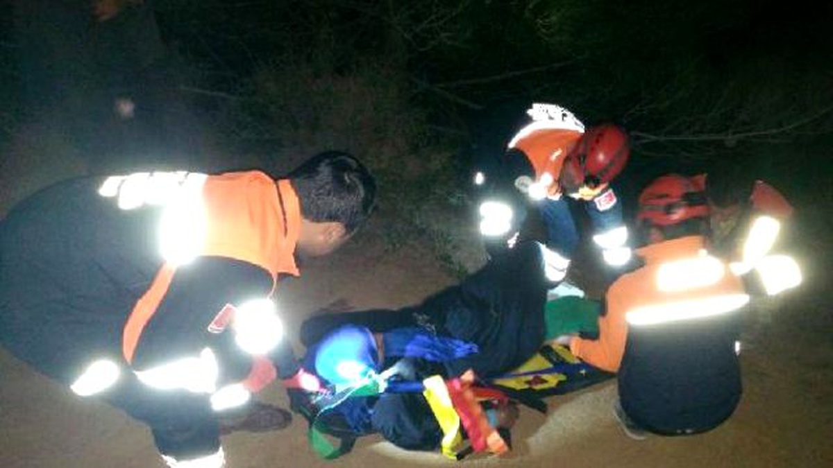 Sınırı Geçerken Ayağını Kıran Suriyeli Kadına Afad Görevlileri Yardım Etti