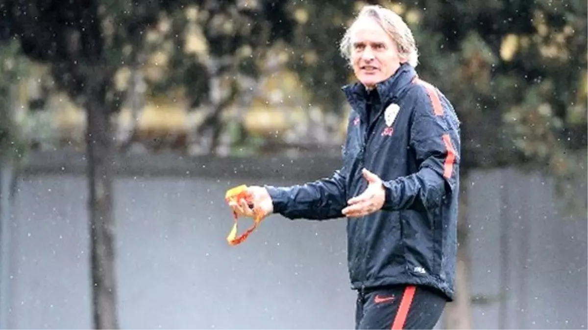 Riekerink Talimat Verdi: Sneijder\'i Fenerbahçe Maçına Yetiştirin