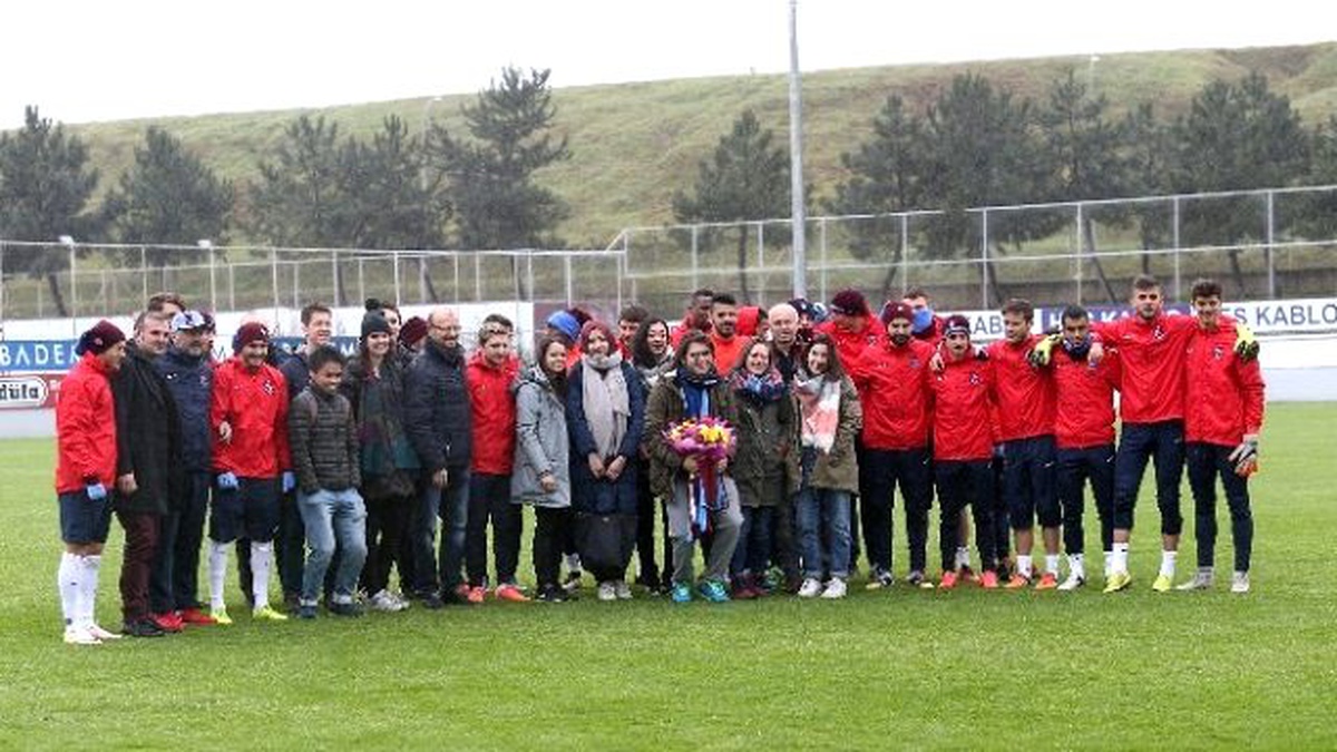 Trabzonspor Gaziantepspor Maçı Hazırlıklarını Yağmur Altında Sürdürdü