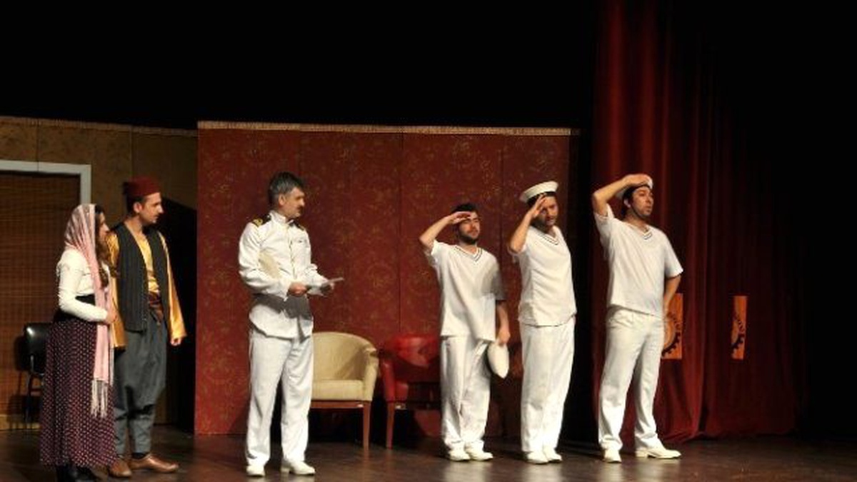 Uşak\'ta "Bahriyeli Yarim Var" Tiyatro Gösterisi