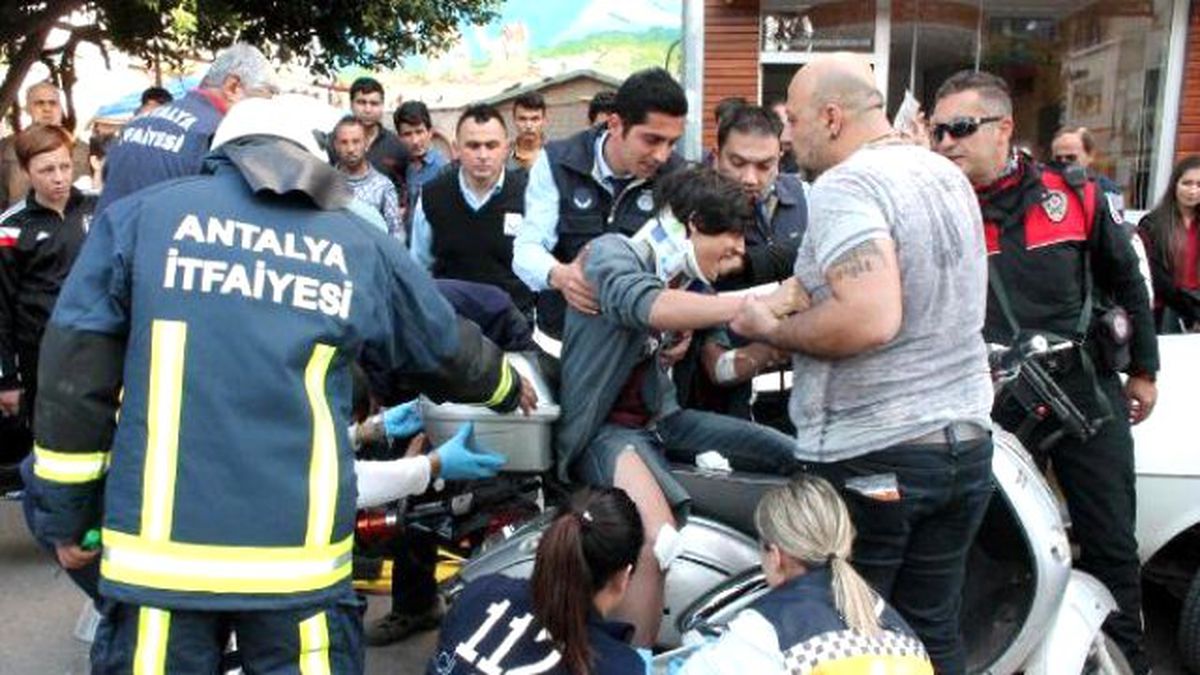 Ayağına Saplanan Demirle Hastaneye Götürüldü