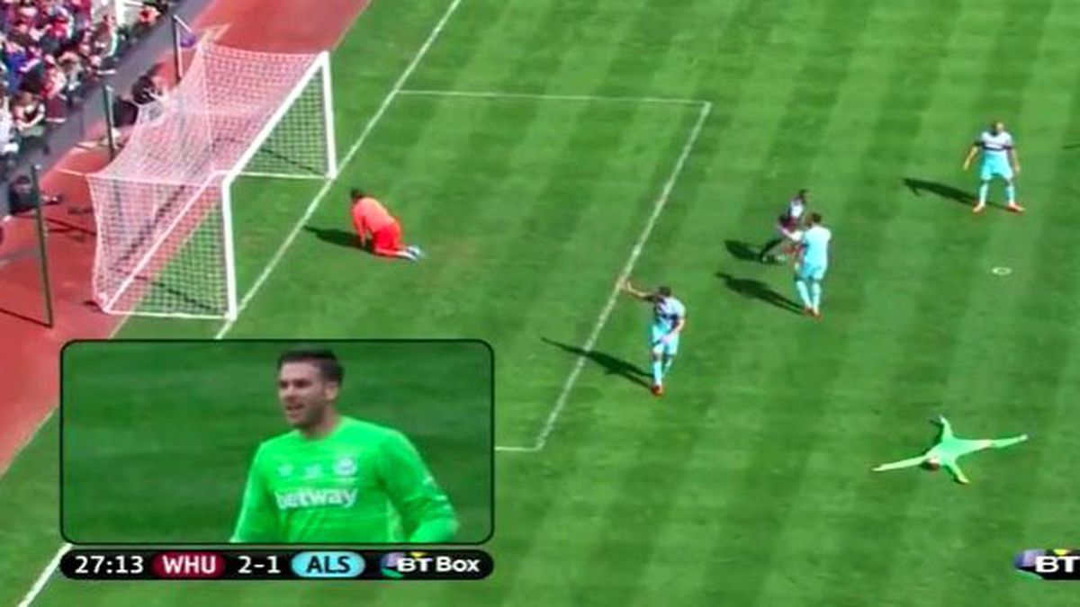 Böyle Kaleci Görülmedi! Herkesi Çalımlayarak Gol Attı