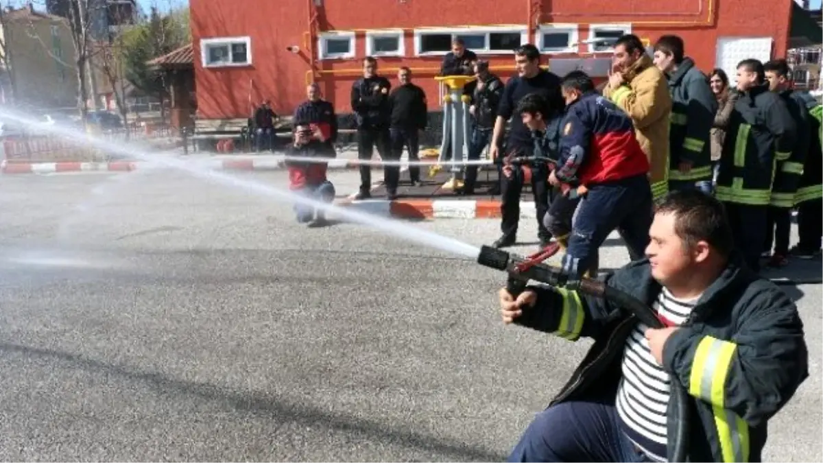 Çankırı\'da Engelliler İtfaiyeci Oldu