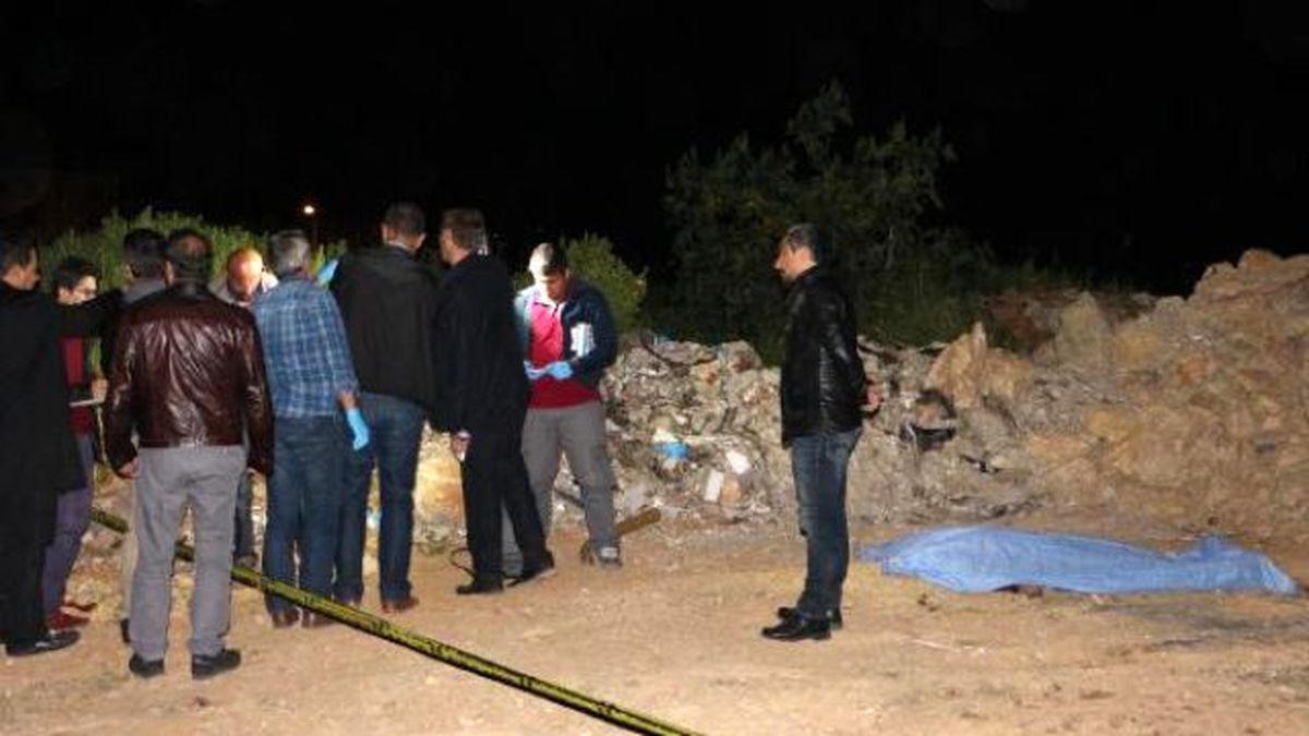 Eski Eşini Tabancayla Yaralayıp İntihar Etti
