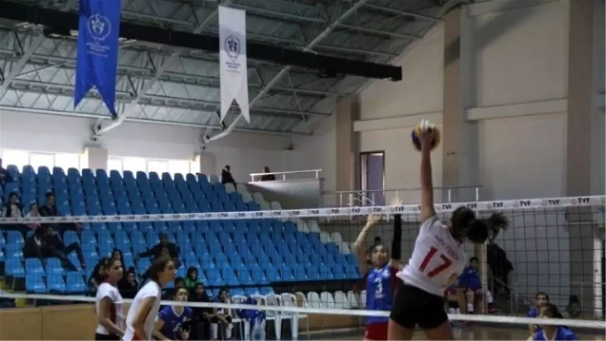 Gençler Voleybol Yarı Finalleri Sona Erdi