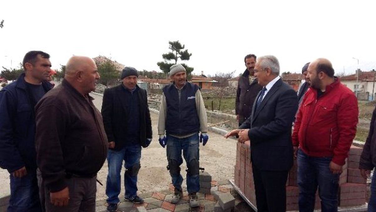 Kaldırım Yenileme Çalışmaları Devam Ediyor