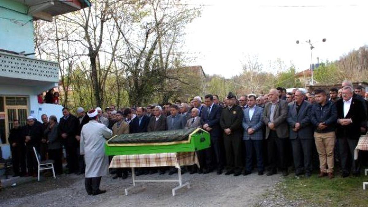 Kastamonu'da İntihar Eden Polis Zonguldak'ta Toprağa Verildi