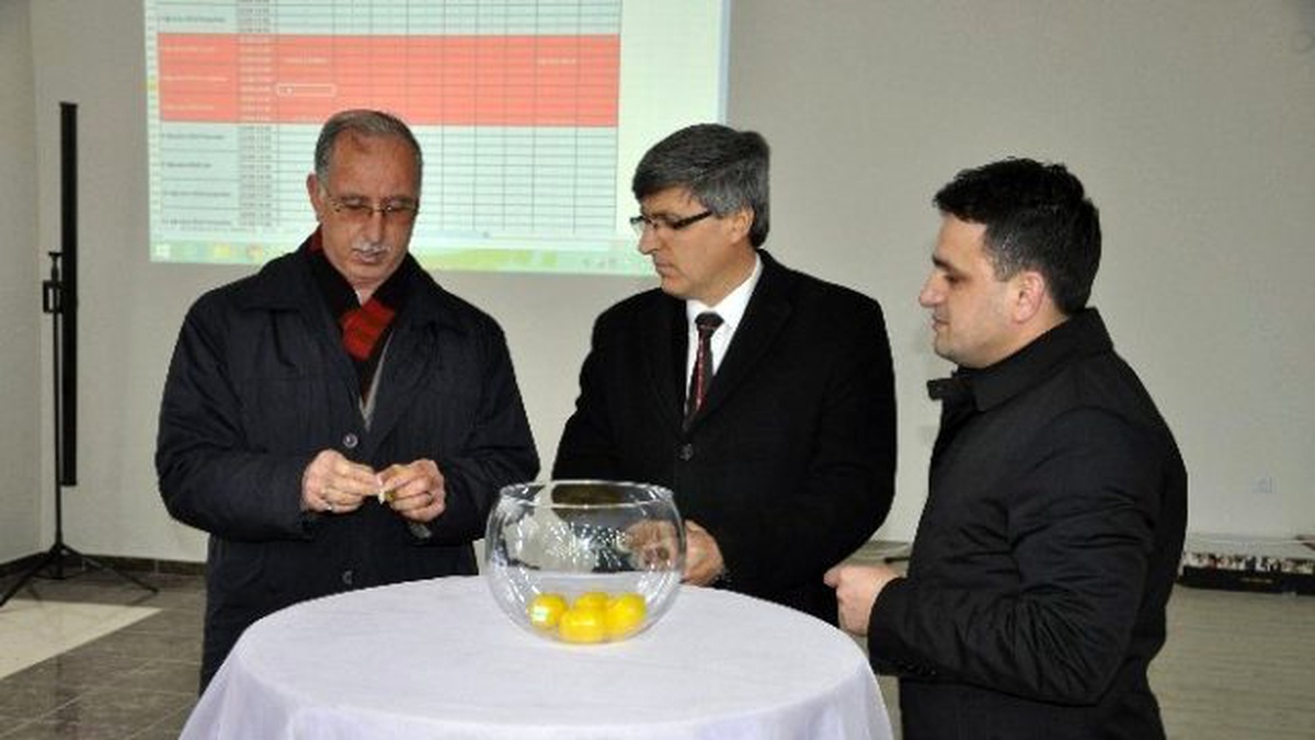 Mahalle Konağında Aynı Gün Düğün Yapmak İsteyenler İçin Kur\'a Çekimi Yapıldı