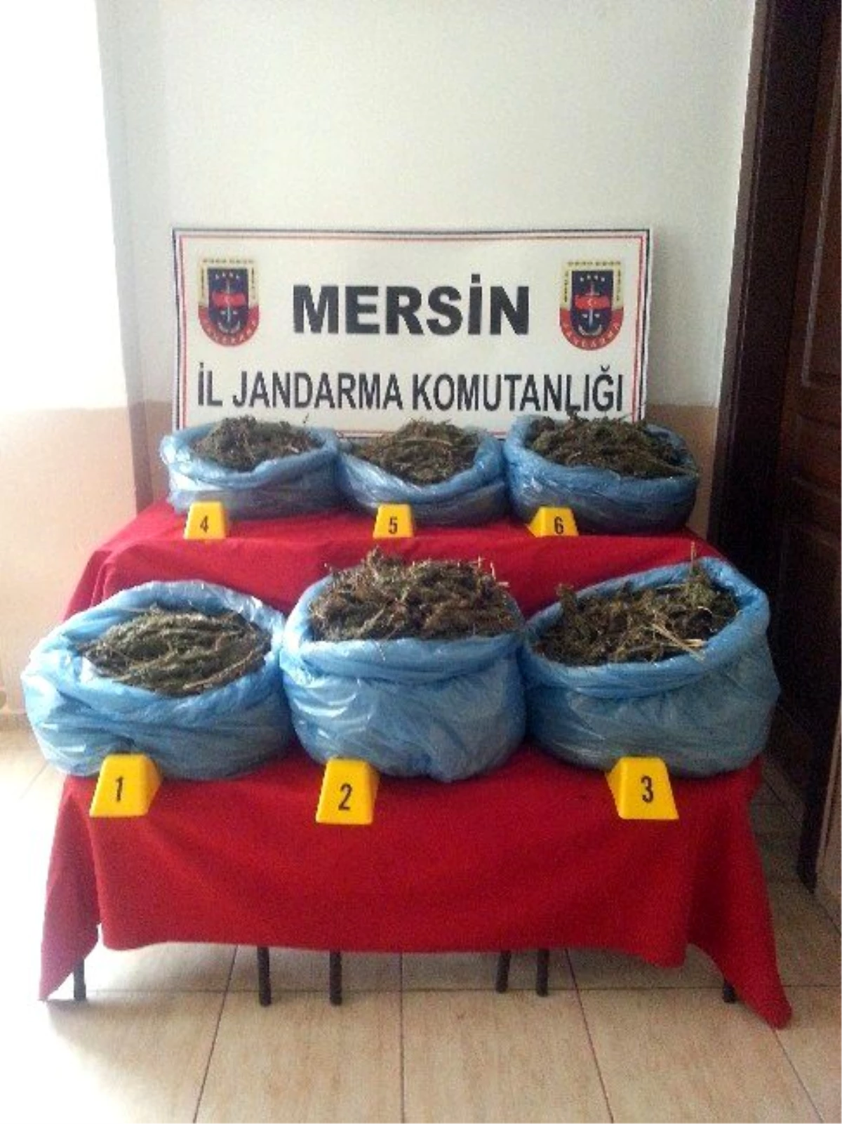 Mersin\'de Jandarma 21 Kilo Uyuşturucu Ele Geçirdi