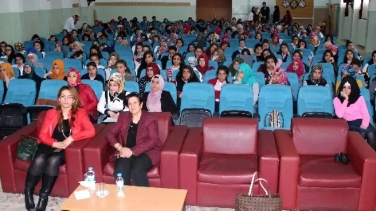 Öğrencilere \'Kariyer Günleri\' Semineri Verildi