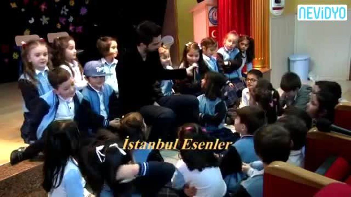 Öğrencileriyle Rap Yapan Öğretmen