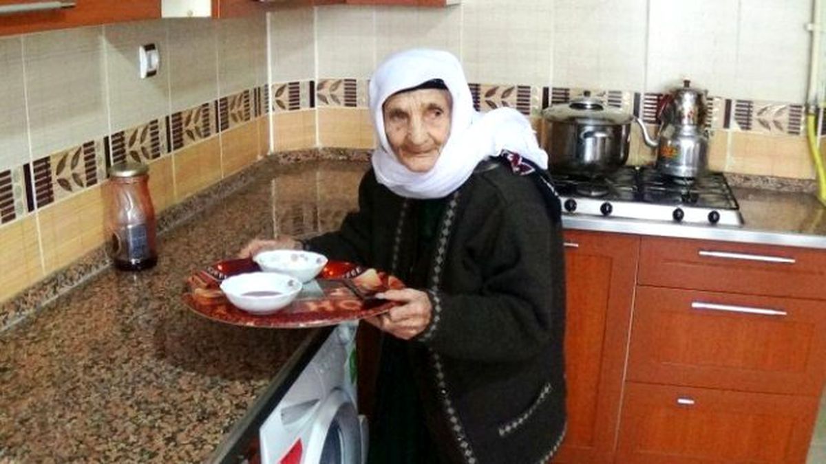 110 Yaşında 180 Torunu Var! Hala Turp Gibi