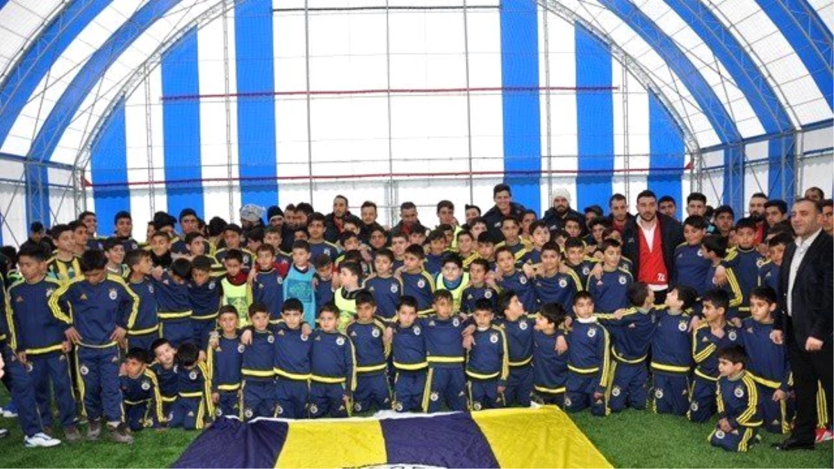 Patnos\'ta Fenerbahçe Patnos Futbol Okulu Açıldı.