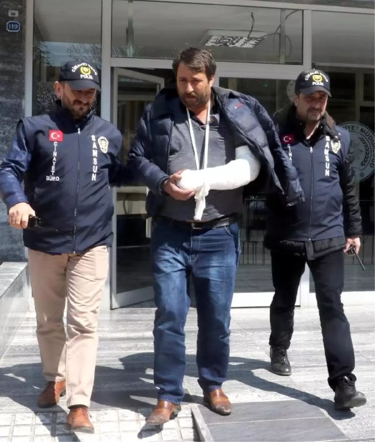 Polise Ateş Açınca Kolundan Vurulup Etkisiz Hale Getirildi