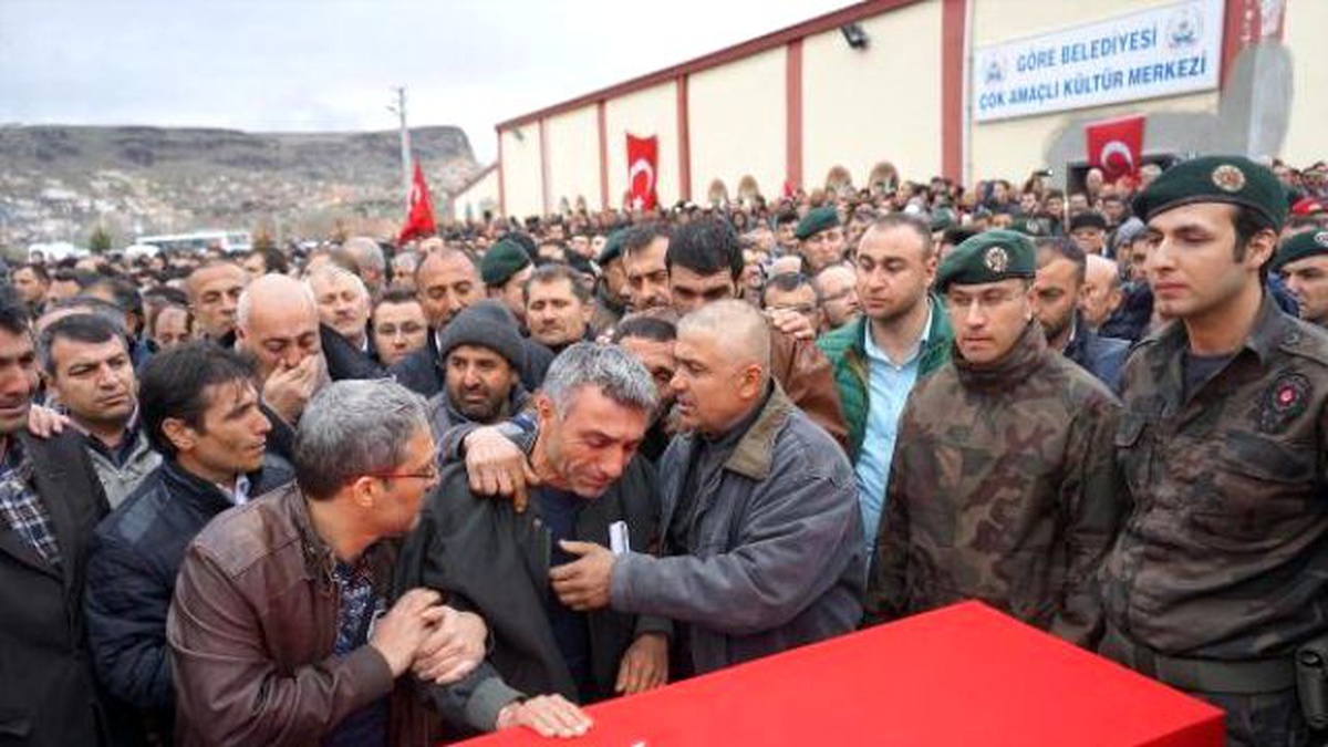 Şehidin Babası Oğlunu Vuran Teröristin Ceset Fotoğrafını Paylaştı