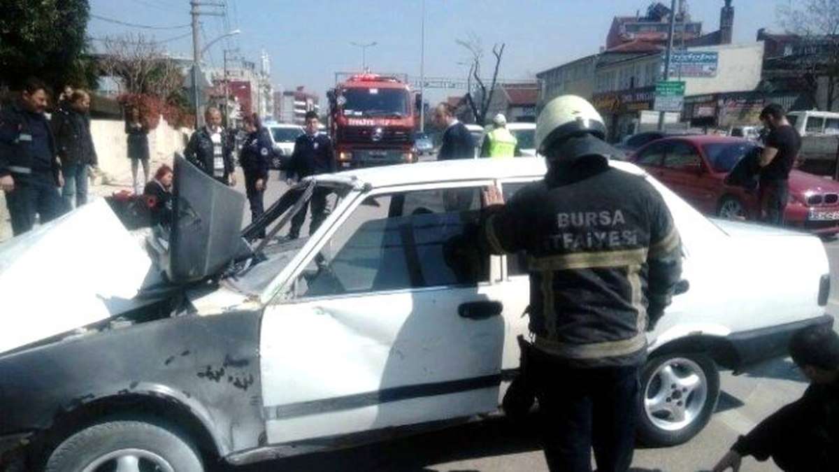 Takla Atan Araçtan Burunları Bile Kanamadan Çıktılar