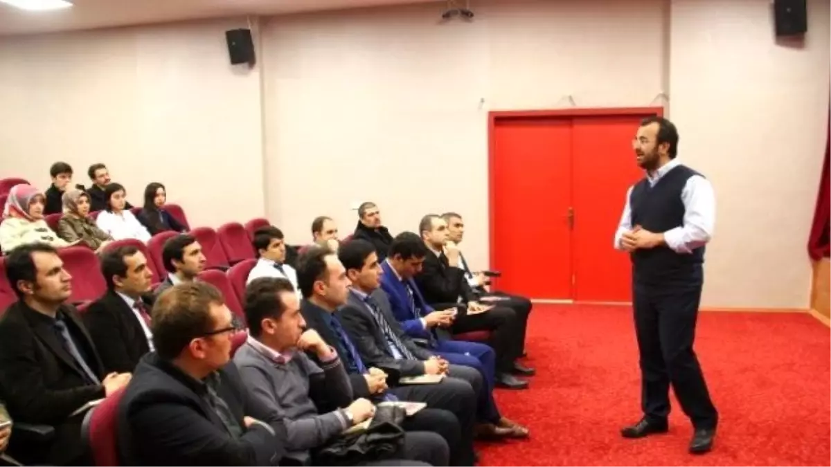 Yazar Özburun: "Öğretmen Sınıfın En Çalışkan Öğrencisidir"