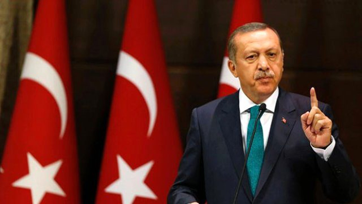 Yerel Mahkeme AYM\'ye Başvurdu: Cumhurbaşkanı\'na Hakaret Maddesi İptal Edilsin