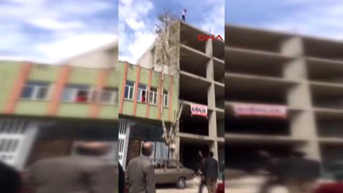Adıyaman İntihara Kalkışan Genç Kızı Vatandaşlar İkna Etti