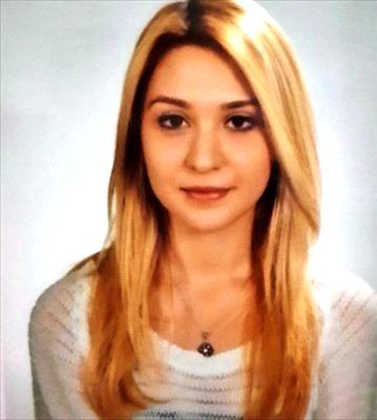 Apart Odasında Ölü Bulunan Genç Kız Toprağa Verildi
