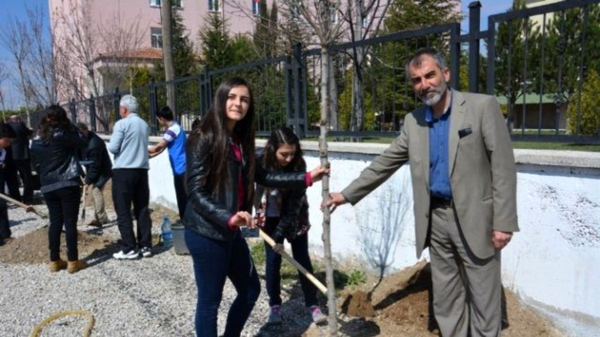 Atatürk Anadolu Lisesi Şehitler İçin Fidan Dikti