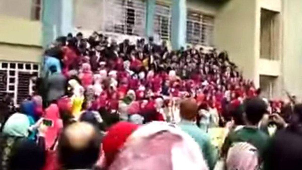 Bağdat'ta Öğrencilerin Üzerinde Bulunduğu Platform Çöktü