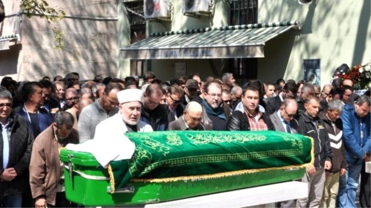 Balıkesir\'de Öldürülen Avukatın Cenazesi Defnedildi
