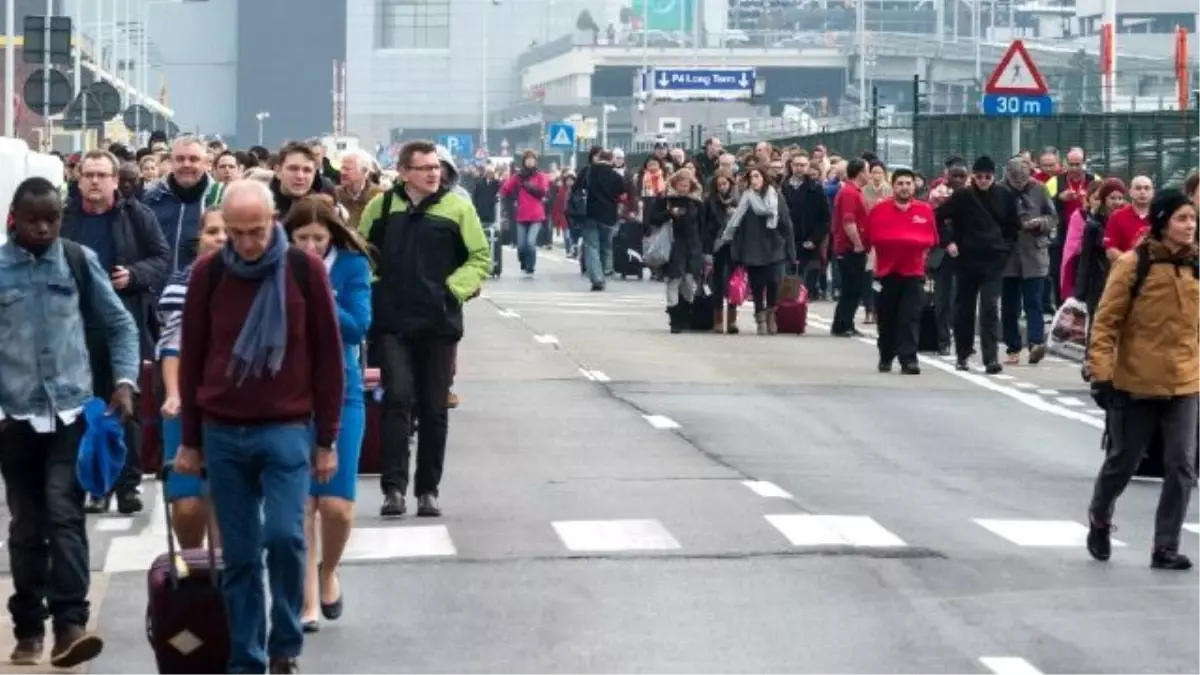 Charlie Hebdo Yine Eleştiri Oklarının Hedefinde