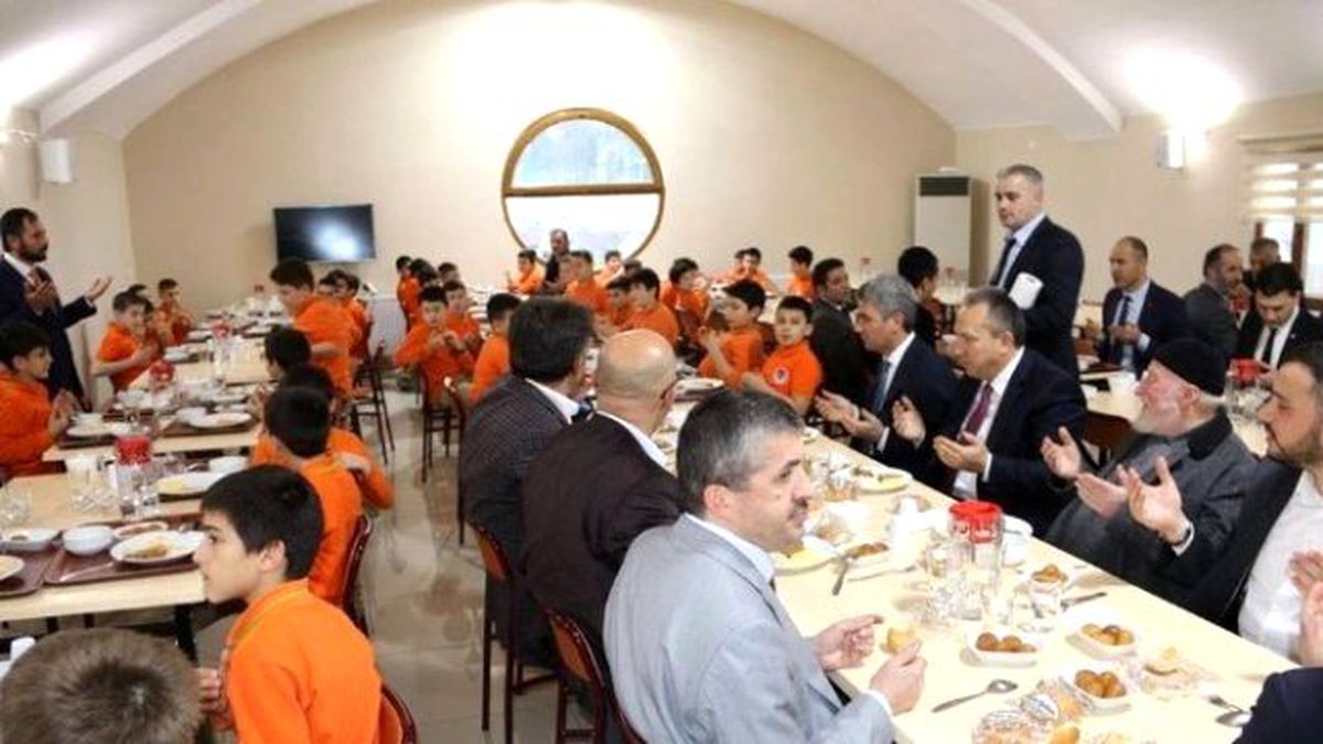 Düzce ve Bolu Valisi Hafızlık Kursunu Ziyaret Etti