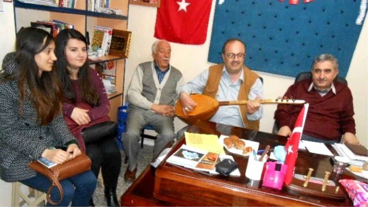 Eskişehirli Şairler ve Ozanlar Kütüphaneler Haftasını Şiirler ve Türkülerle Kutladılar