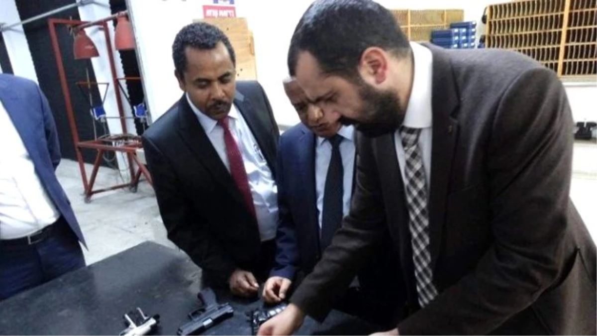Etiyopya Büyükelçisi Workneh Trabzon\'da Üretilen Silahlara Hayran Kaldı