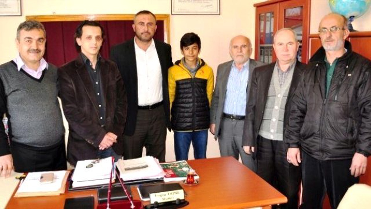 Güzel Ezan Okuma Yarışması Birincisi Ödüllendirildi