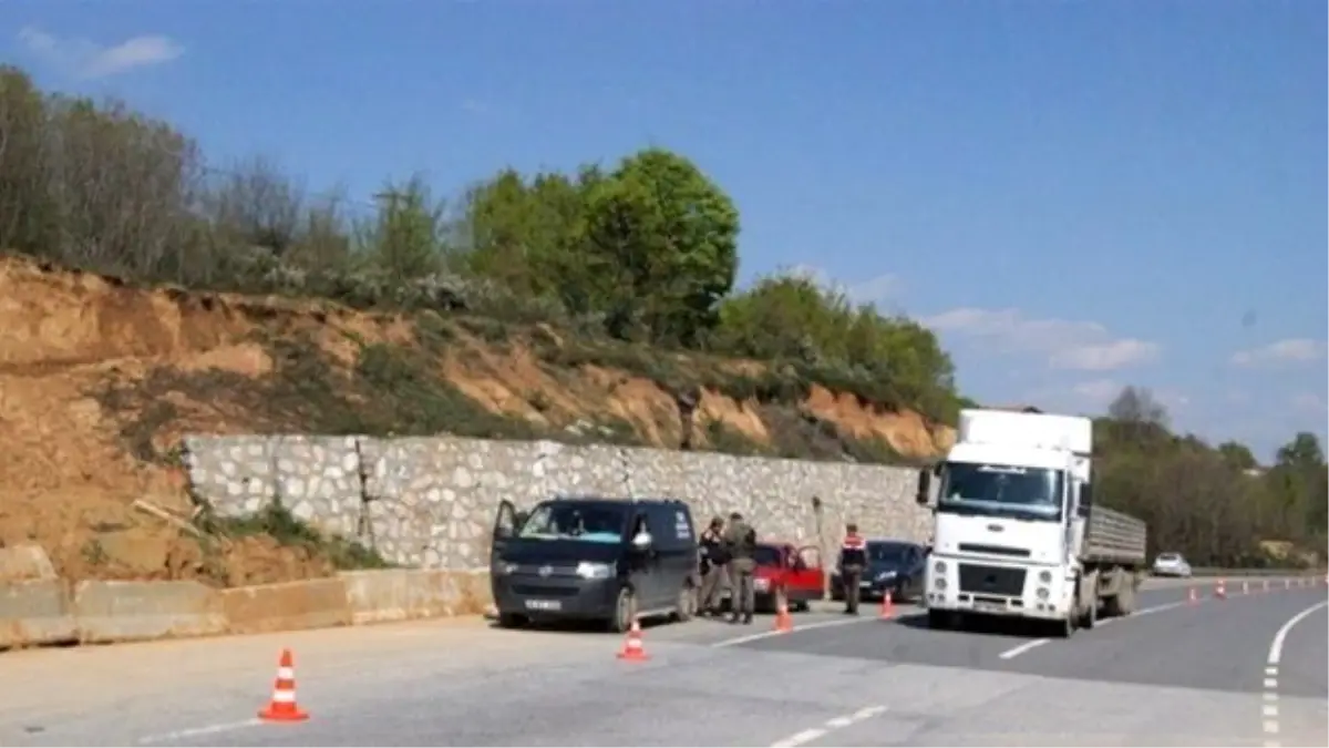 Hendek İlçe Jandarma Ekipleri Asayiş Uygulamalarına Devam Ediyor