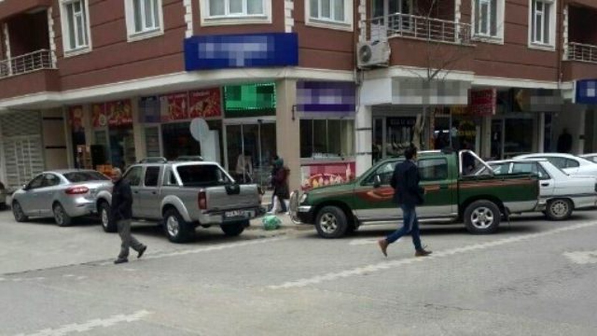 Kulu\'da Araçların Kaldırım İşgaline Tepki