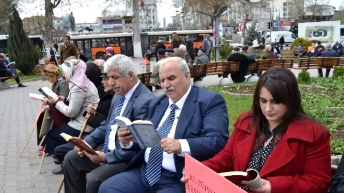 Malatya\'da Yarım Saat Kitap Okuma Etkinliği Düzenlendi