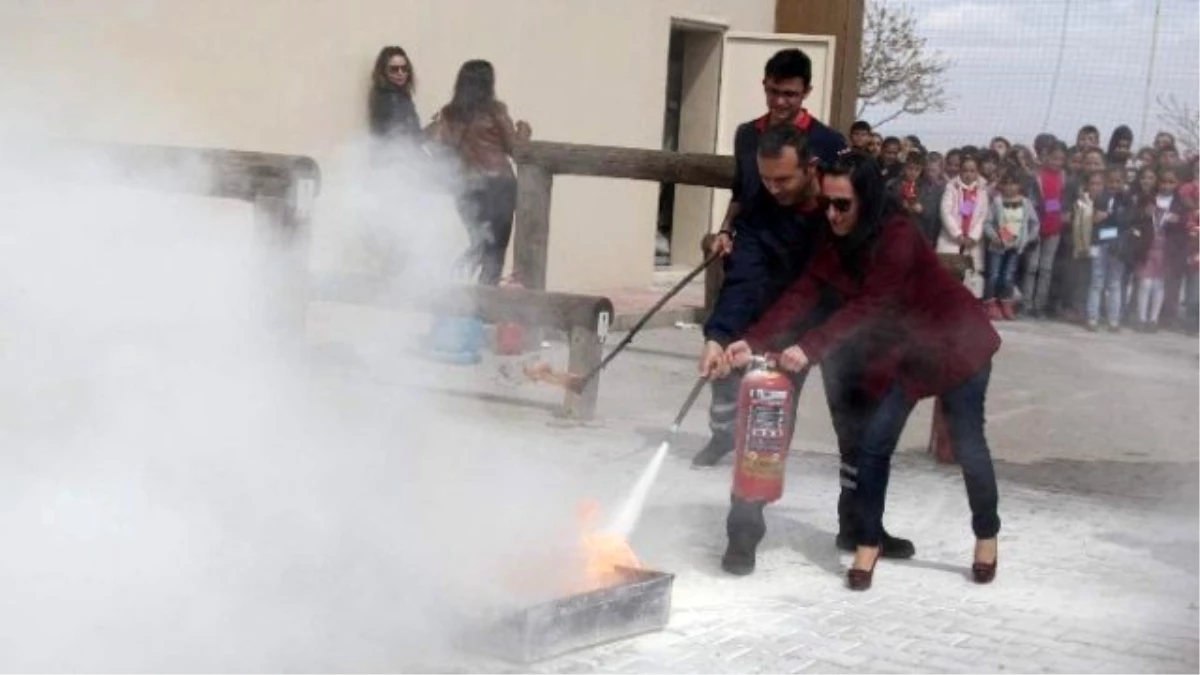 Nevşehir\'de Öğrenciler Yangın Tatbikatında
