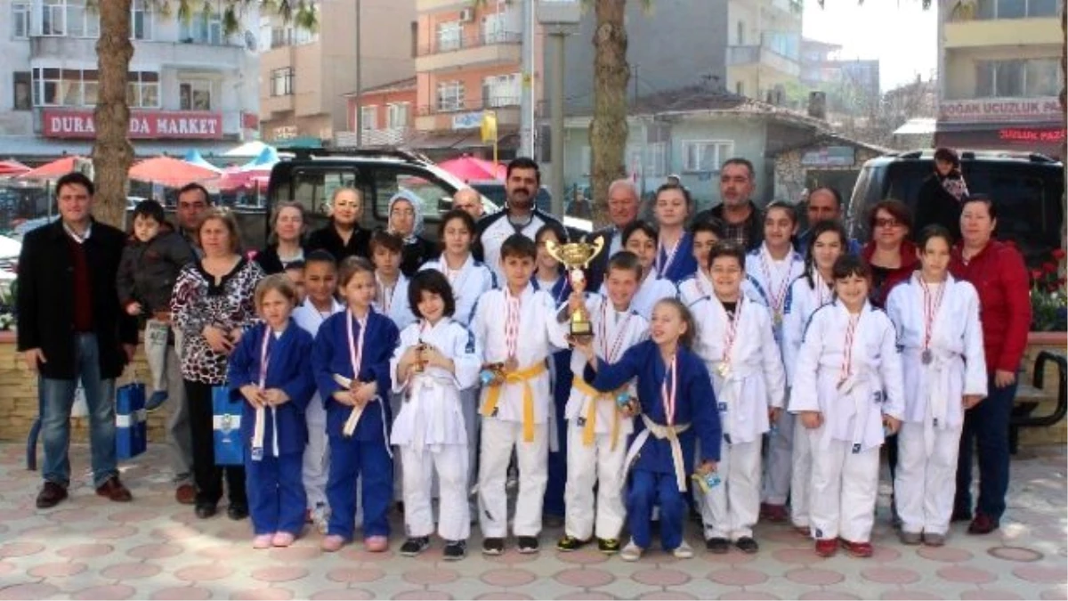 Şampiyon Judocular Belediyeyi Ziyaret Etti