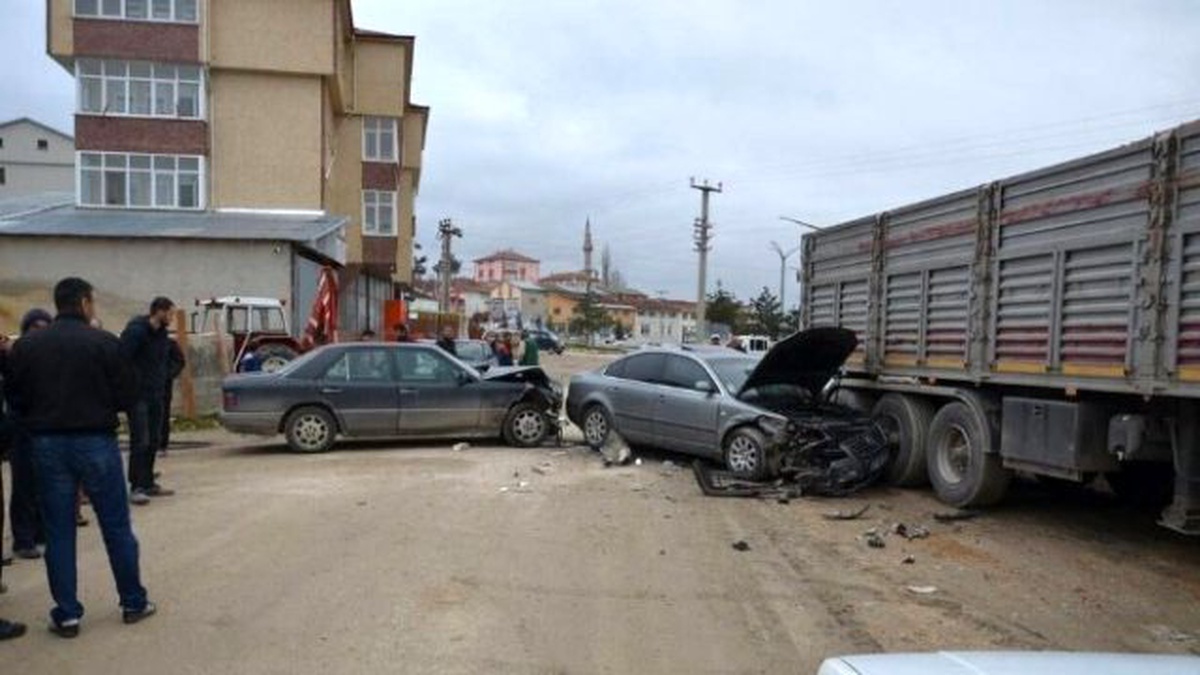 Trafik Kazası Güvenlik Kamerasına Yansıdı