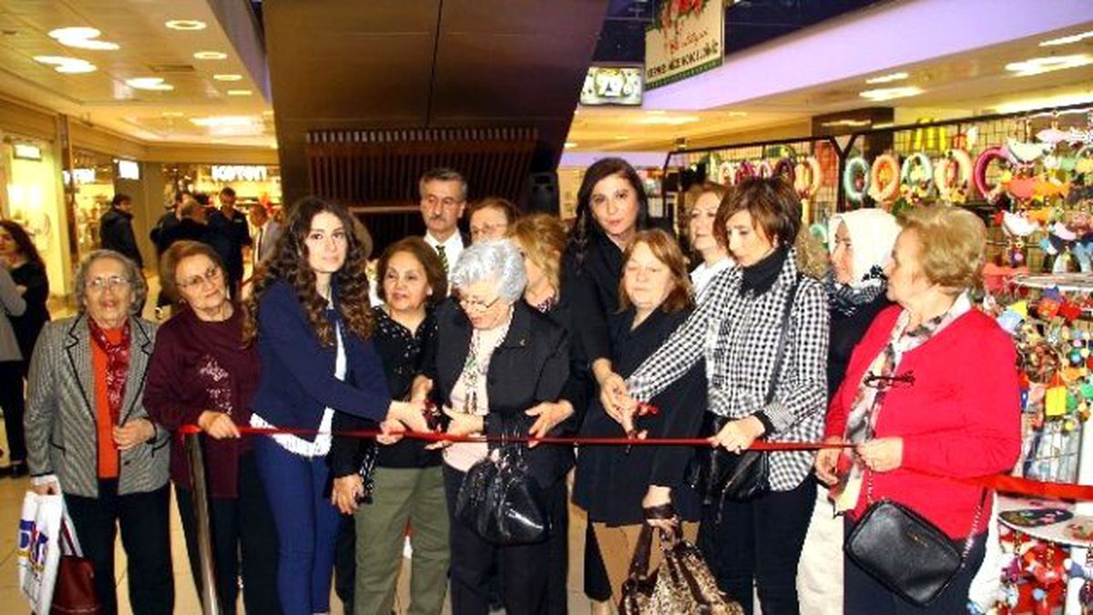 Yeşilyurt Avm\'de Lösam Yararına Sergi