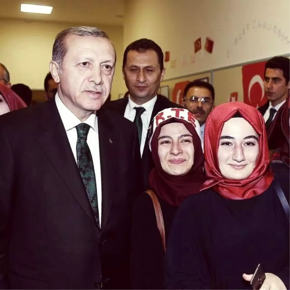 Yozgat İmam Hatip Lisesi Öğrencileri Cumhurbaşkanı Erdoğan ile Tanışmanın Mutluluğunu Yaşıyor