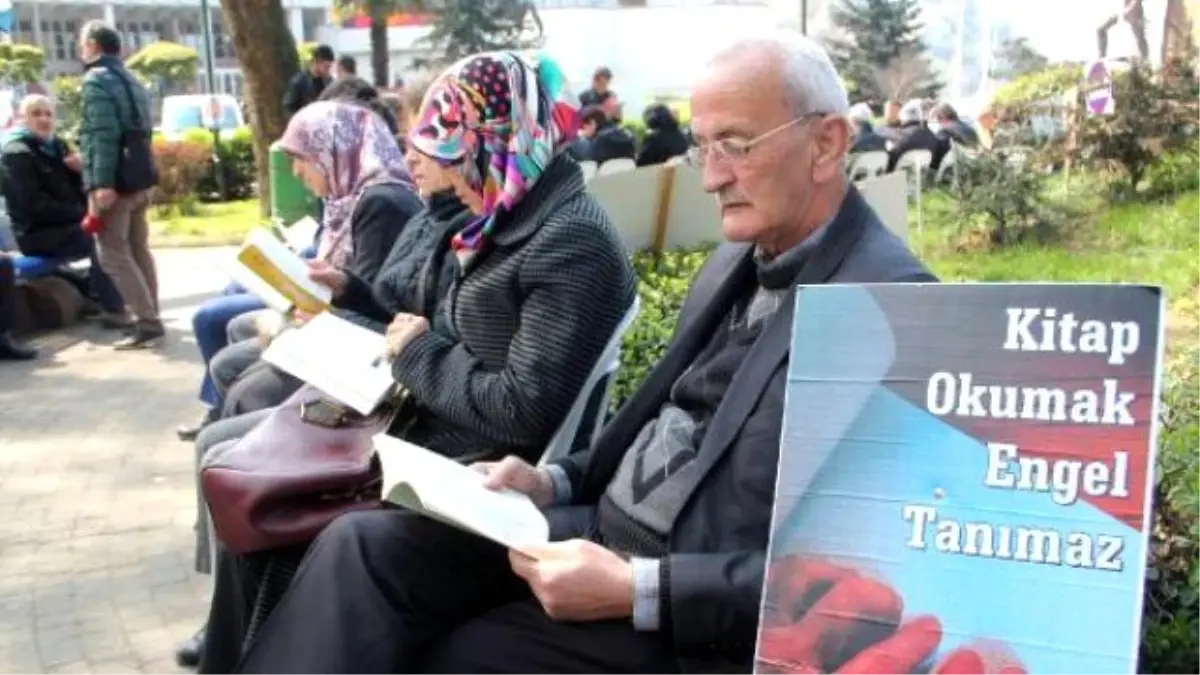 Zonguldak\'ta Parkta Kitap Okuma Etkinliği