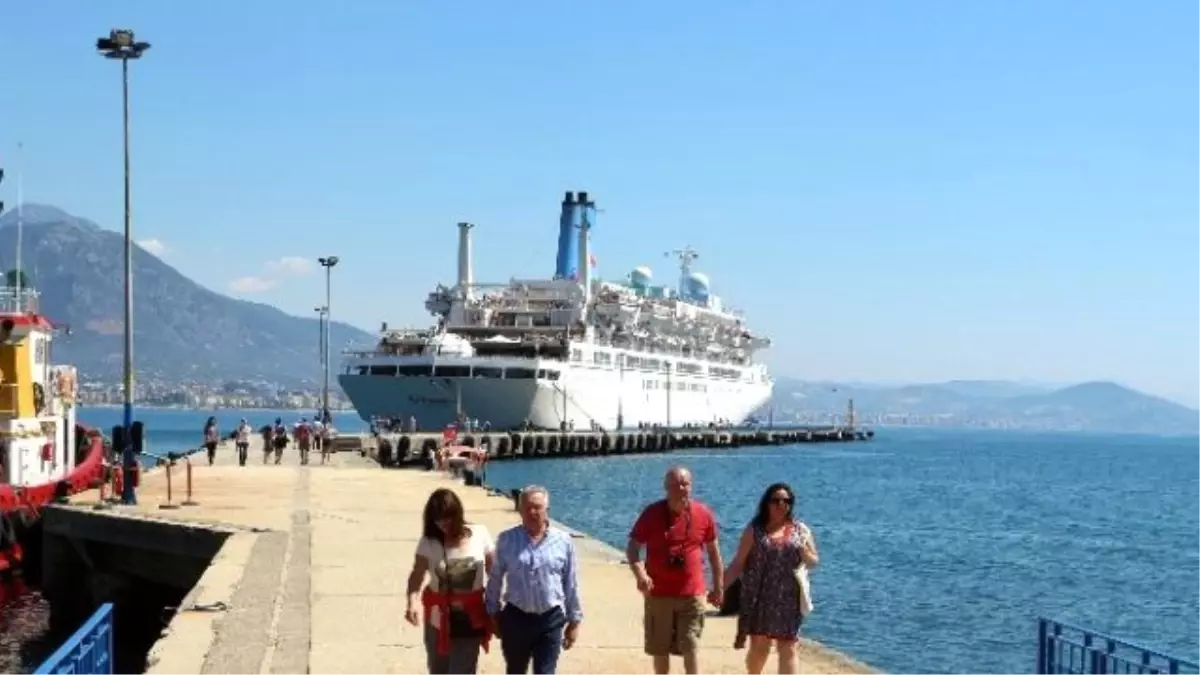 Alanya\'ya Kruvaziyer ile Bin 287 Turist Geldi