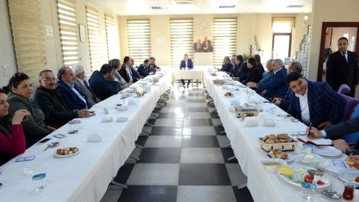 Çekmeköy Belediye Başkanı Poyraz Muhtarları Dinledi