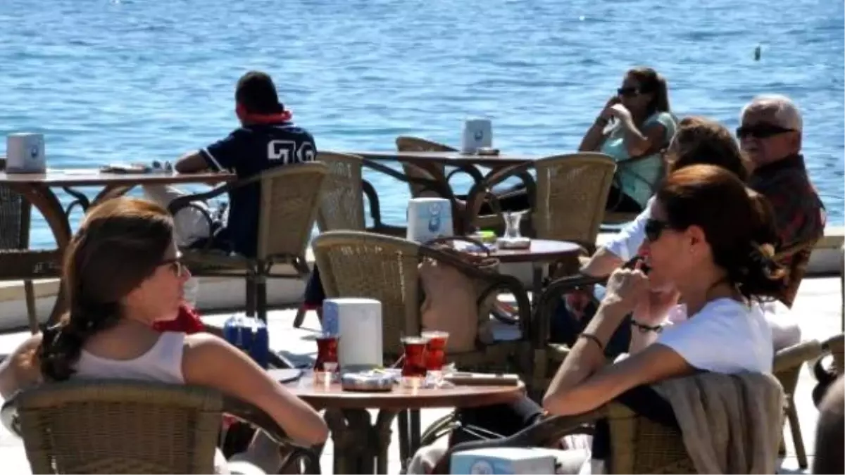 Bodrum\'da Güneşi Gören Sahile Koştu