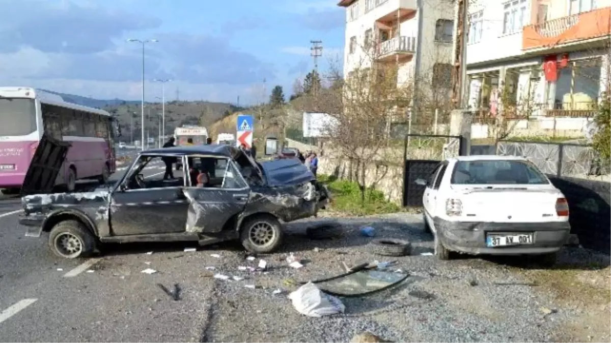 Çaldığı Arabayla Alkol Almaya Giderken Kaza Yaptı