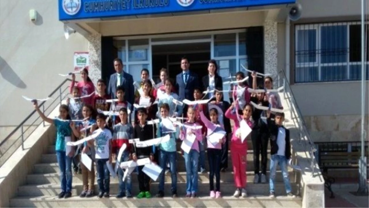 Didim Cumhuriyet Ortaokulu Öğrencileri Model Uçak Sertifikalarını Aldı