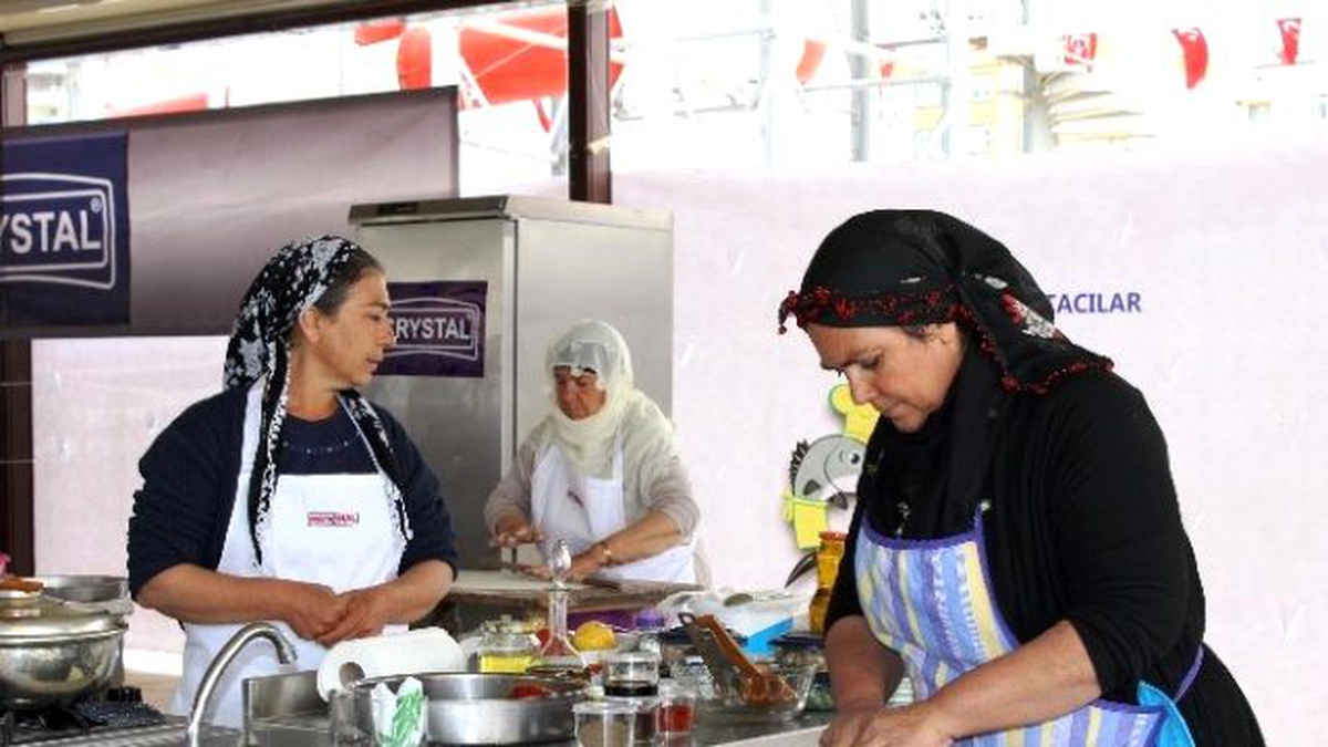 Halfeti İlçesi Yöresel Yemek Yarışmasında Birinci Oldu