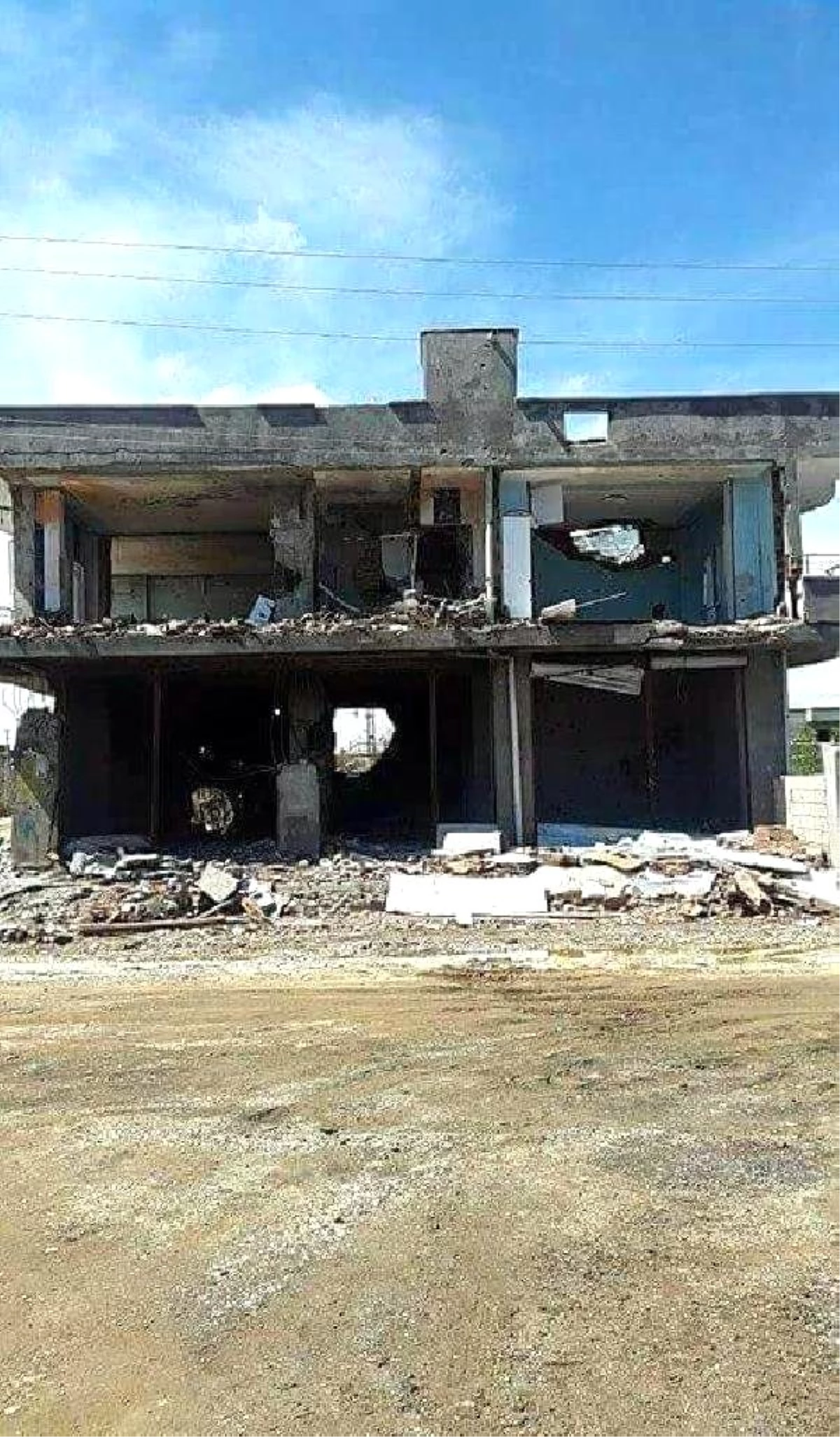 İdil\'de HDP Binası Yıkıldı, Belediye Binası Kullanılmaz Halde